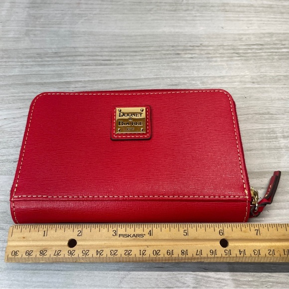 Dooney & Bourke Red Coated Canvas Compact Wallet Zip Pouch Credit Card Holder - Picture 13 of 16